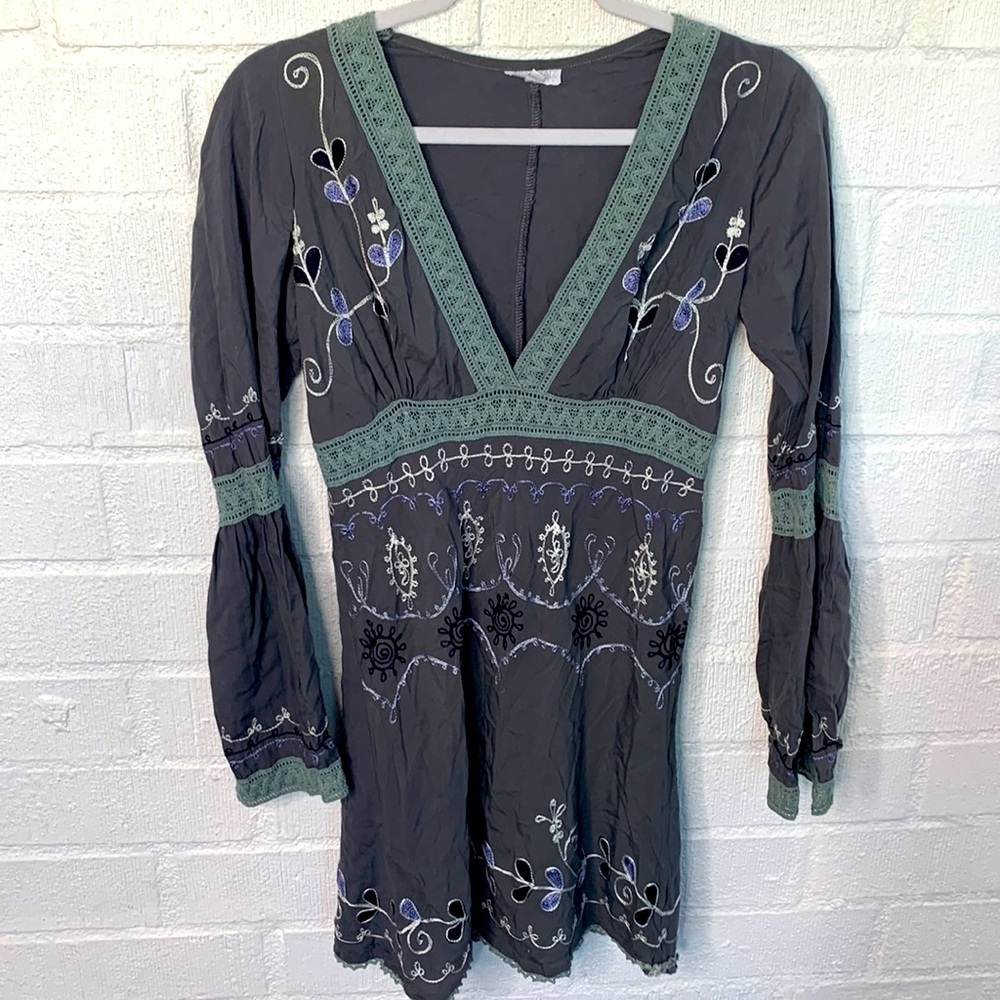 Debbie Katz Embroidered South Beach Blue Bell Sleeve Dress size S